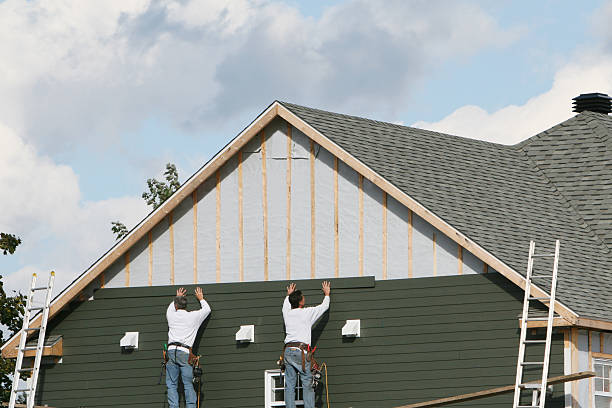 Professional Vinyl Siding technician working in Mount Pleasant, NC